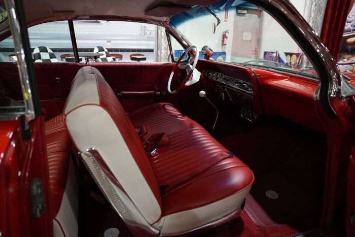 Chevrolet-Bel-air-1961-Red-RedWhite-13