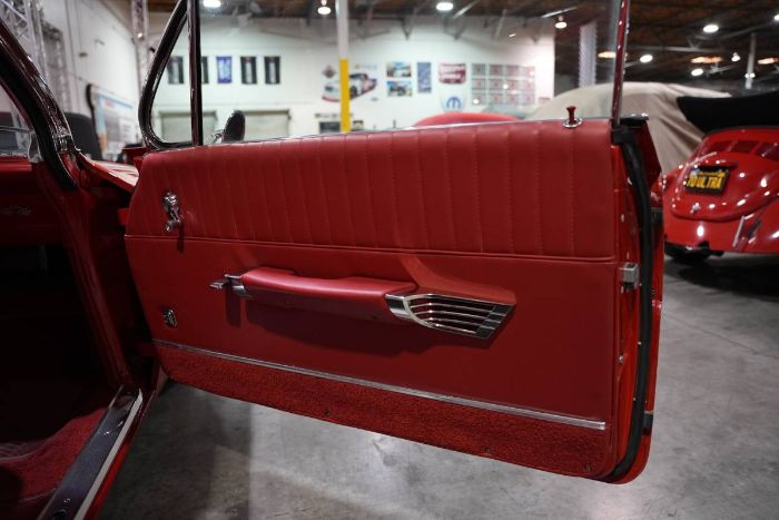 Chevrolet-Bel-air-1961-Red-RedWhite-3