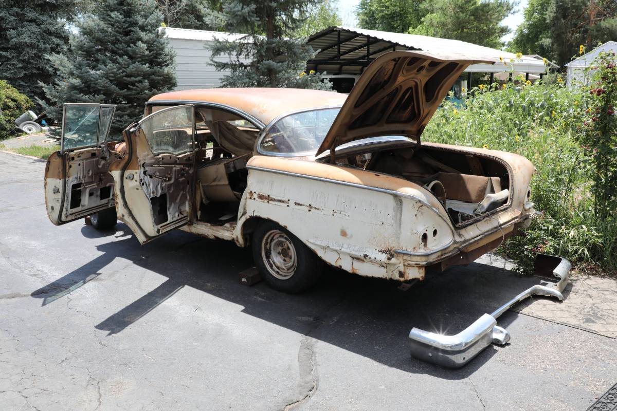 Chevrolet-Belaire-1958-brown-10