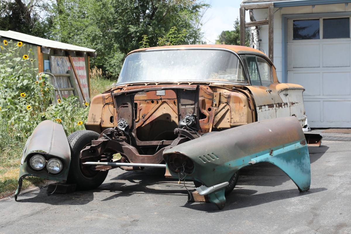 Chevrolet-Belaire-1958-brown-12