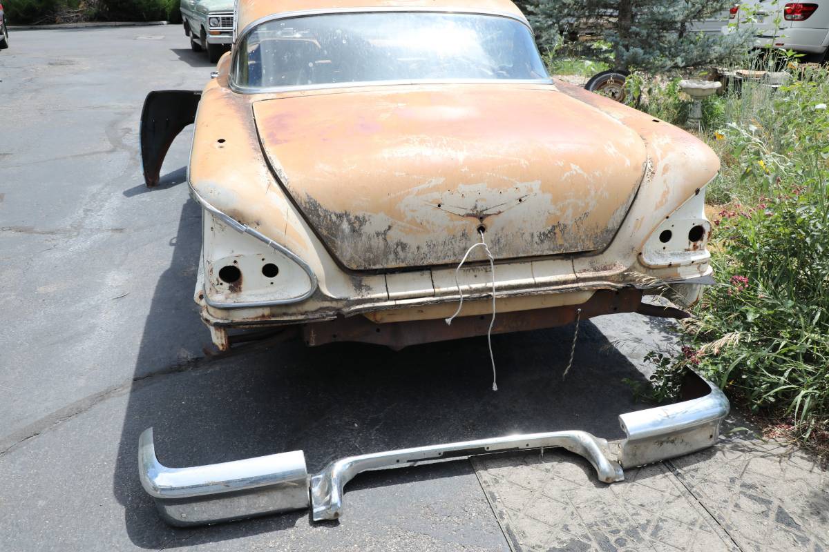 Chevrolet-Belaire-1958-brown