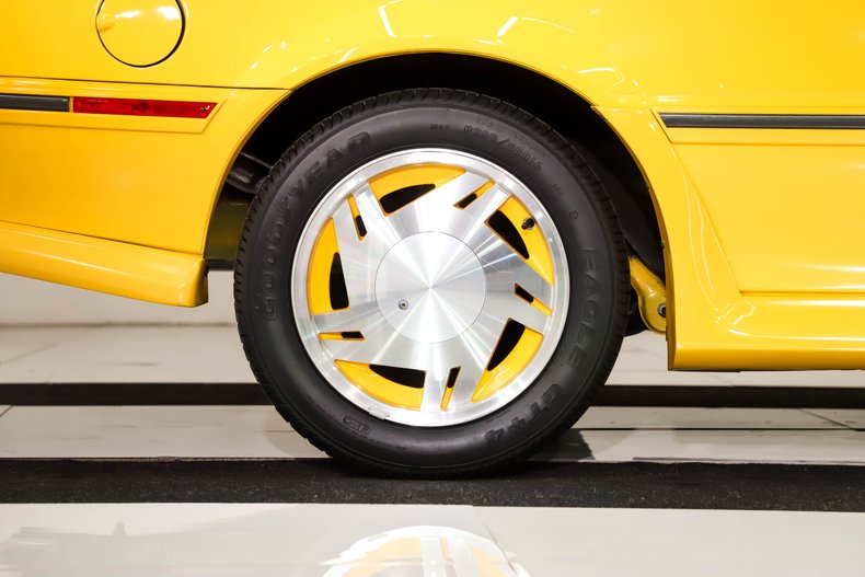 Chevrolet-Beretta-1990-Yellow-Gray-17