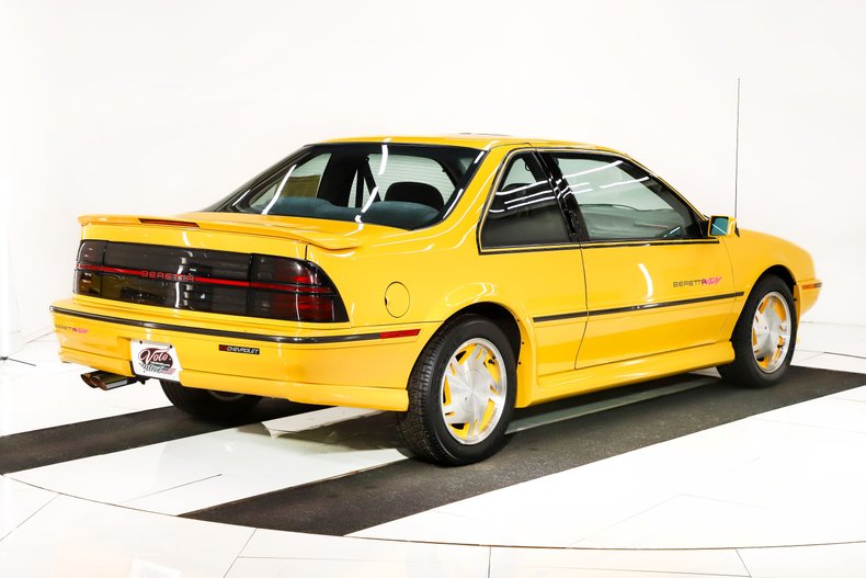 Chevrolet-Beretta-1990-Yellow-Gray-21