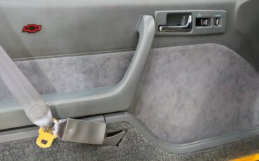 Chevrolet-Beretta-1990-Yellow-Gray-28