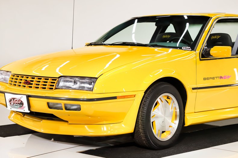 Chevrolet-Beretta-1990-Yellow-Gray-34