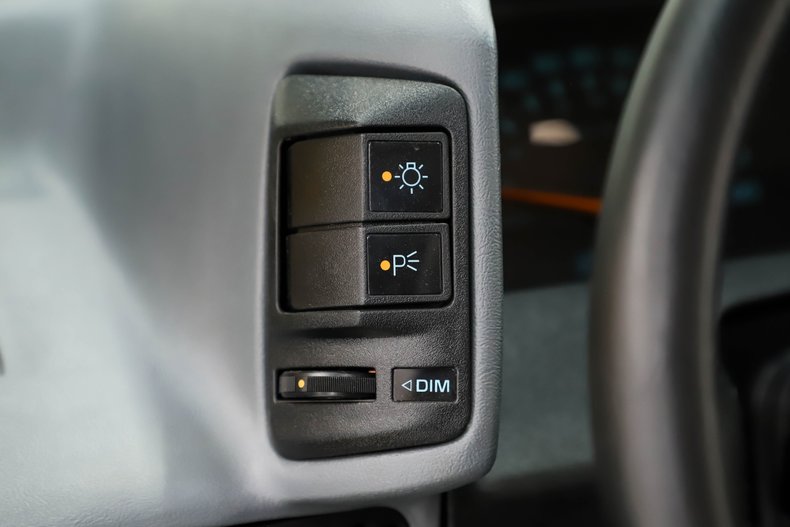 Chevrolet-Beretta-1990-Yellow-Gray-35
