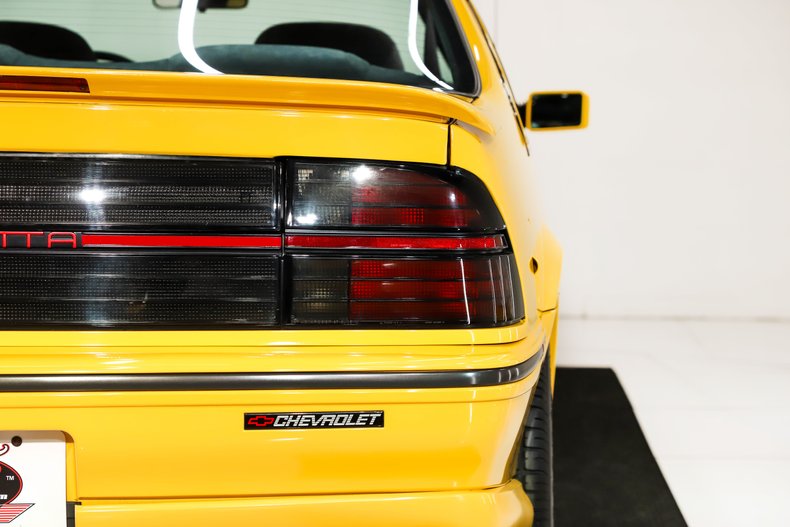 Chevrolet-Beretta-1990-Yellow-Gray-38