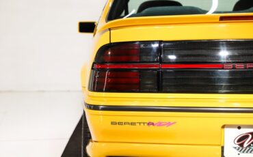 Chevrolet-Beretta-1990-Yellow-Gray-39