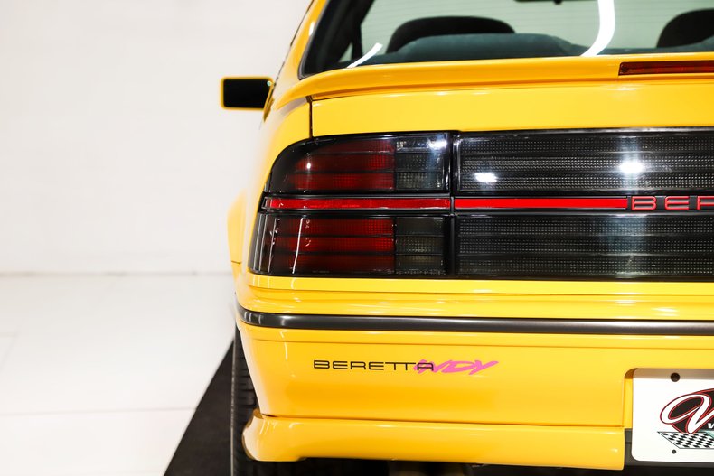 Chevrolet-Beretta-1990-Yellow-Gray-39