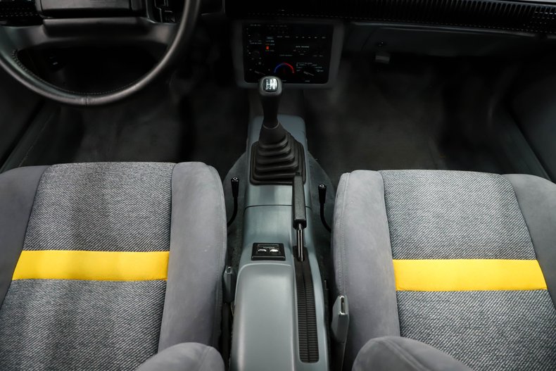Chevrolet-Beretta-1990-Yellow-Gray-44