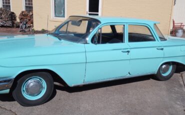 Chevrolet-Biscayne-1961-Sedan-1