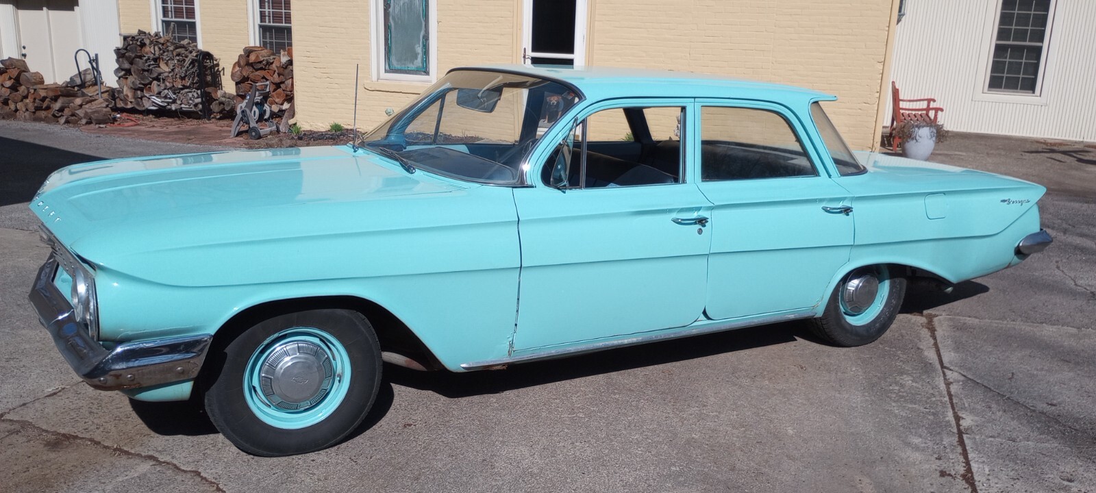 Chevrolet-Biscayne-1961-Sedan-1