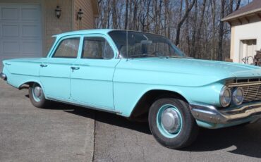 Chevrolet-Biscayne-1961-Sedan-3