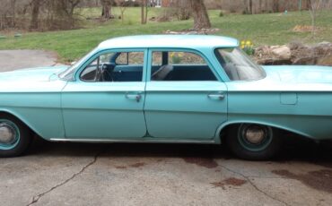 Chevrolet-Biscayne-1961-Sedan-4