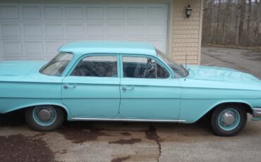 Chevrolet-Biscayne-1961-Sedan-5