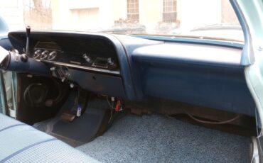 Chevrolet-Biscayne-1961-Sedan-9