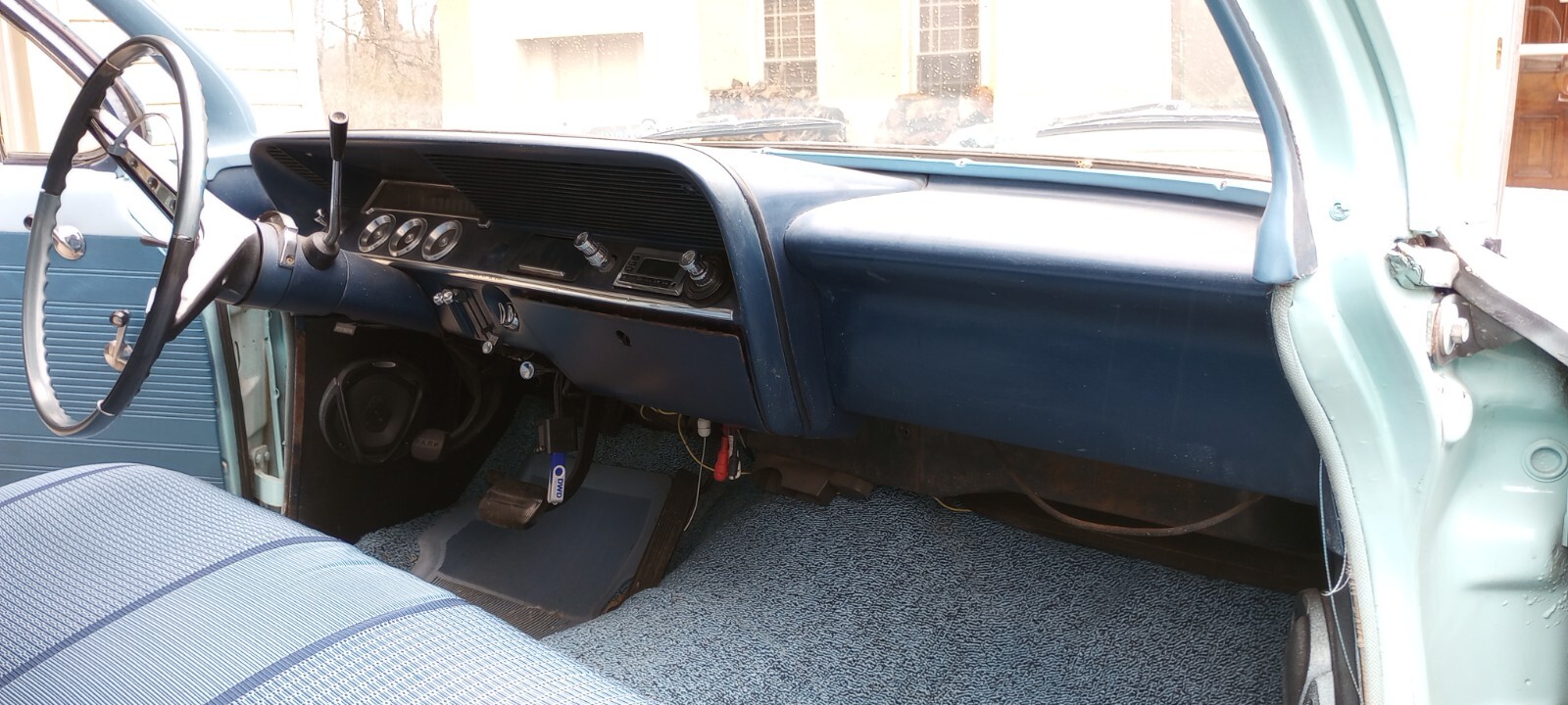 Chevrolet-Biscayne-1961-Sedan-9