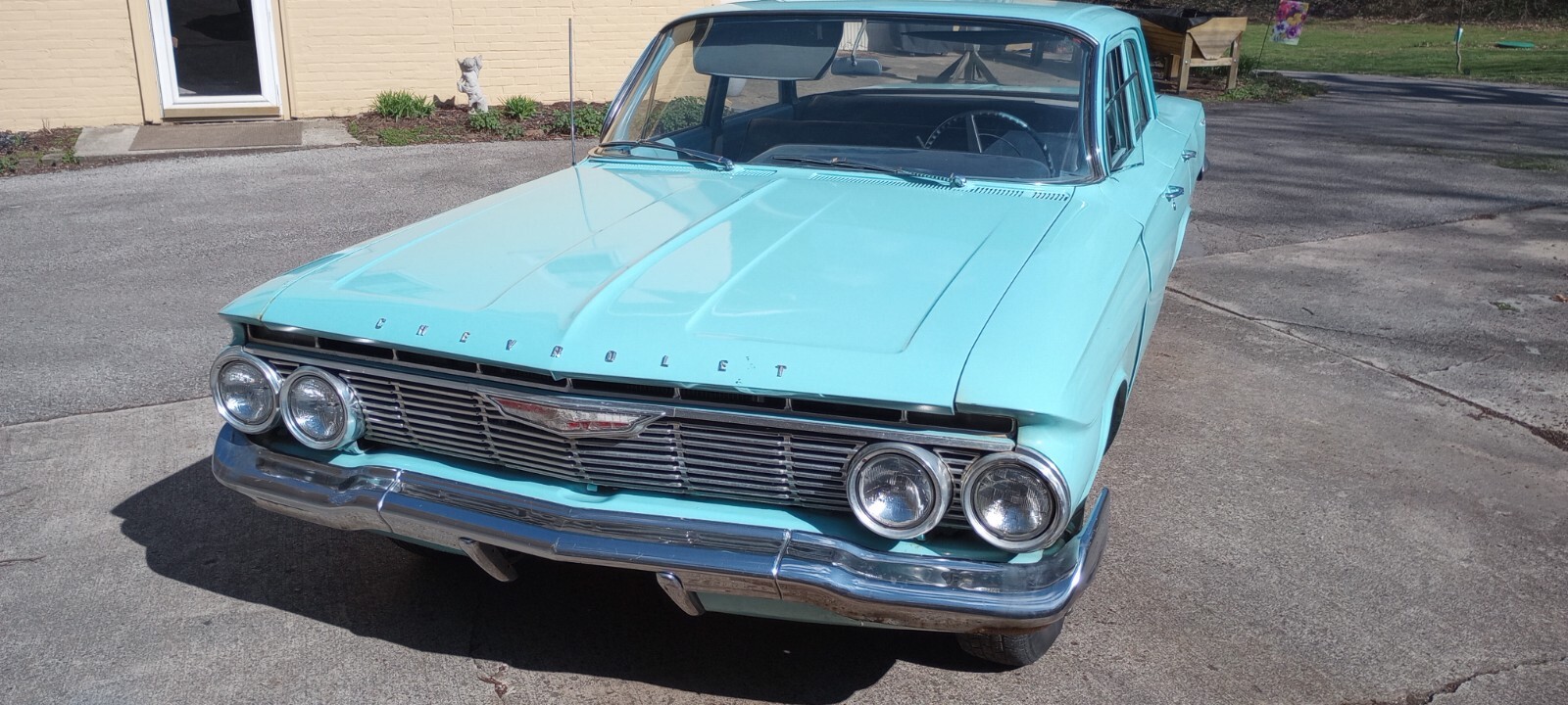 Chevrolet-Biscayne-1961-Sedan