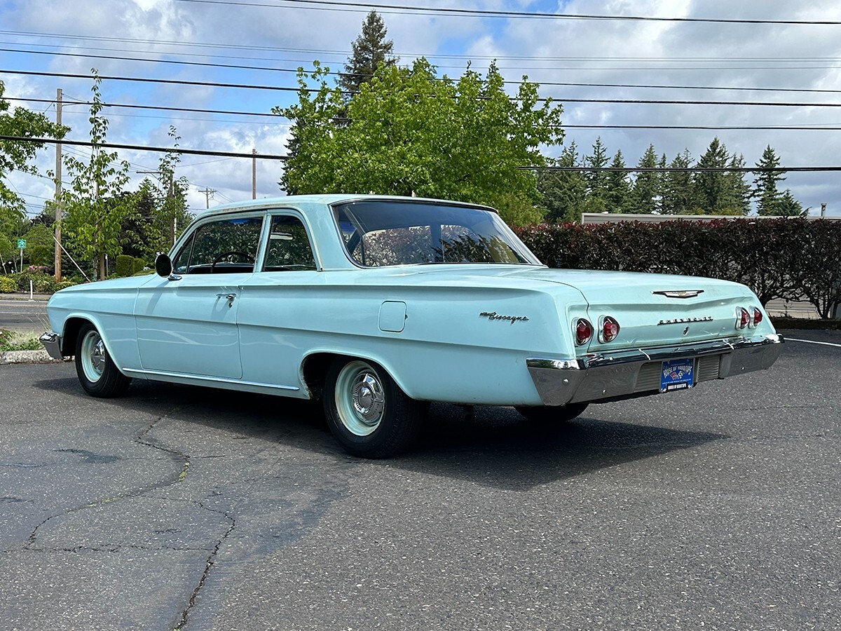 Chevrolet-Biscayne-1962-Sedan-11