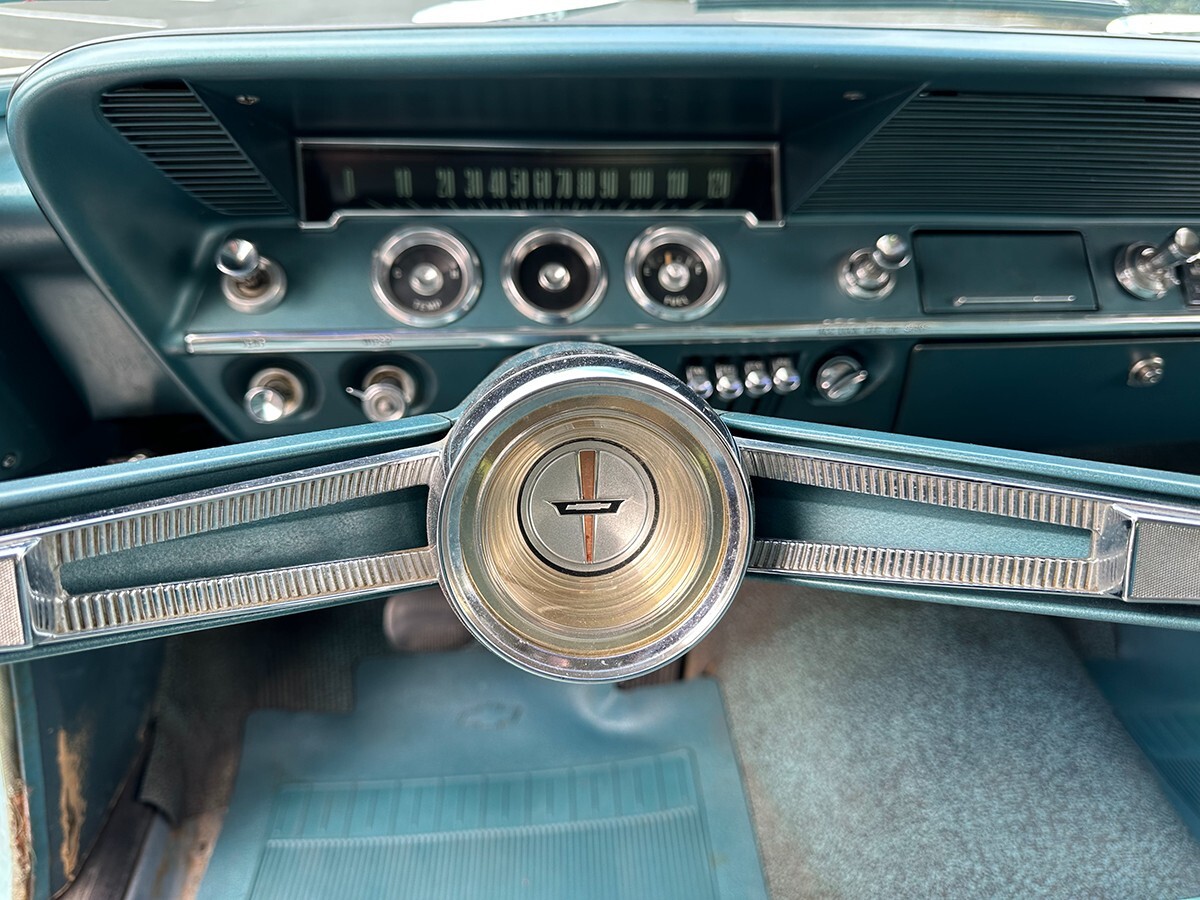 Chevrolet-Biscayne-1962-Sedan-25