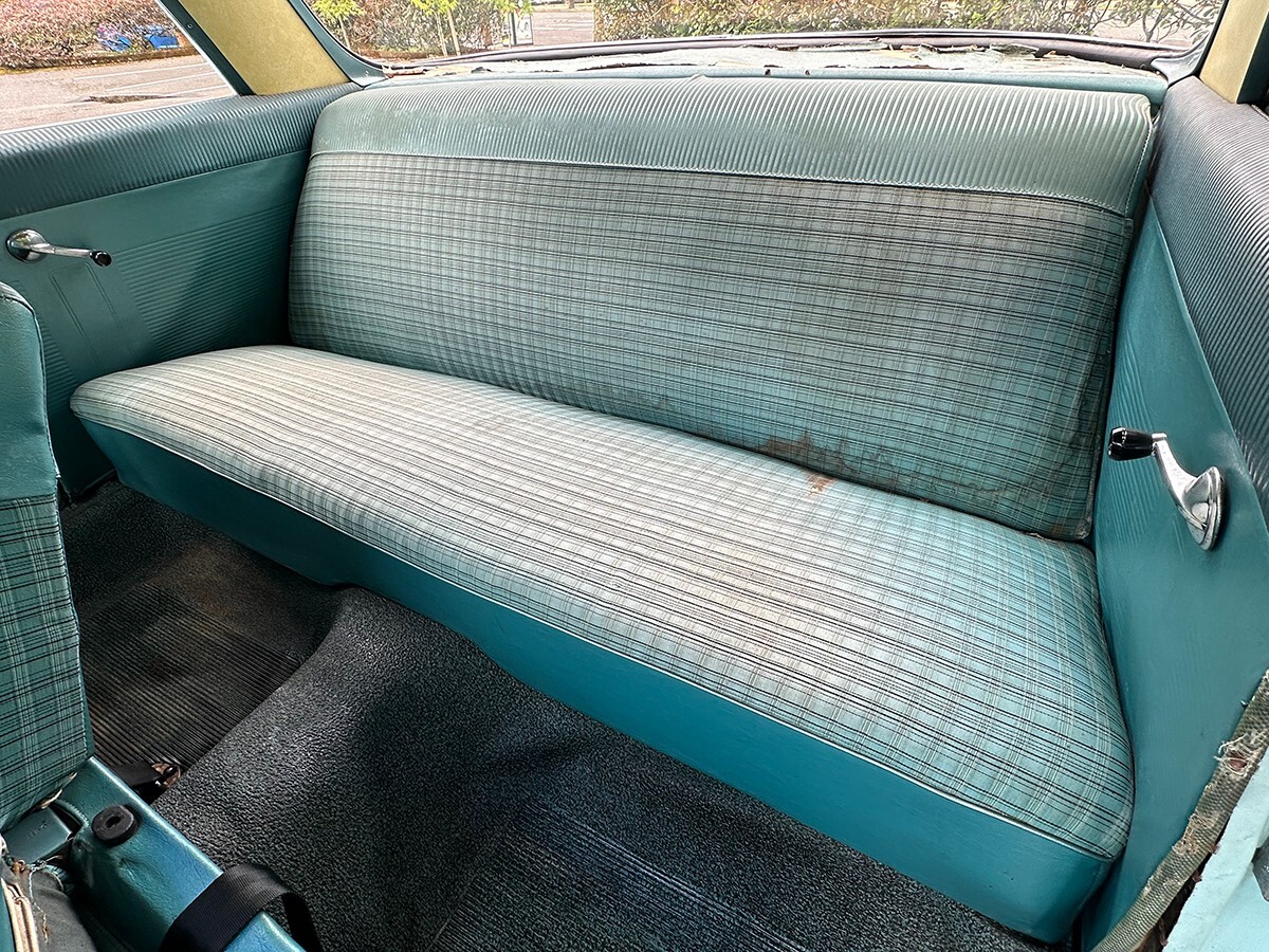 Chevrolet-Biscayne-1962-Sedan-28