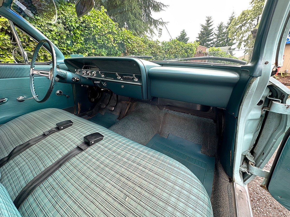 Chevrolet-Biscayne-1962-Sedan-30
