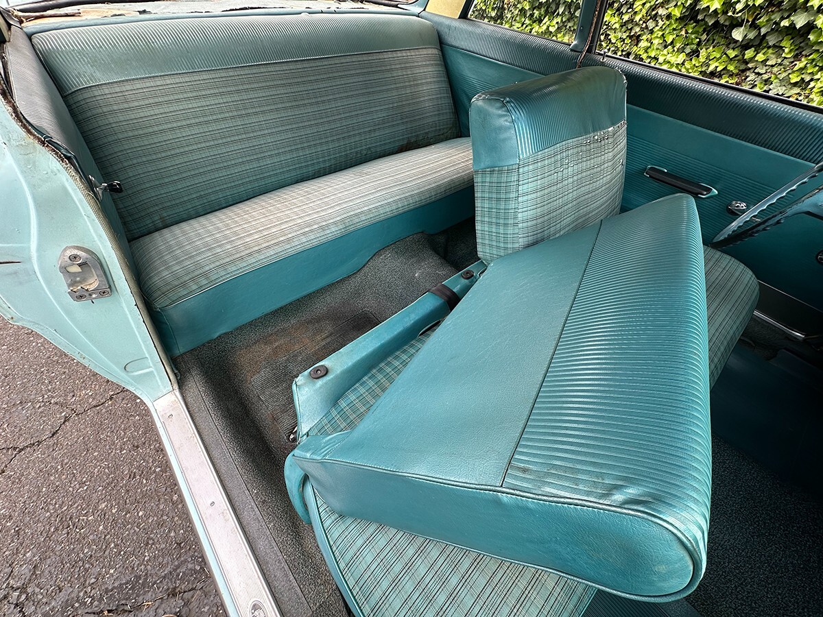 Chevrolet-Biscayne-1962-Sedan-32