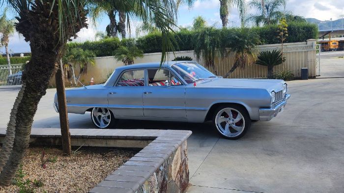 Chevrolet-Biscayne-1964-Silver-17