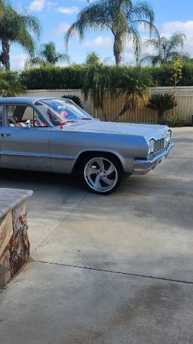 Chevrolet-Biscayne-1964-Silver-18
