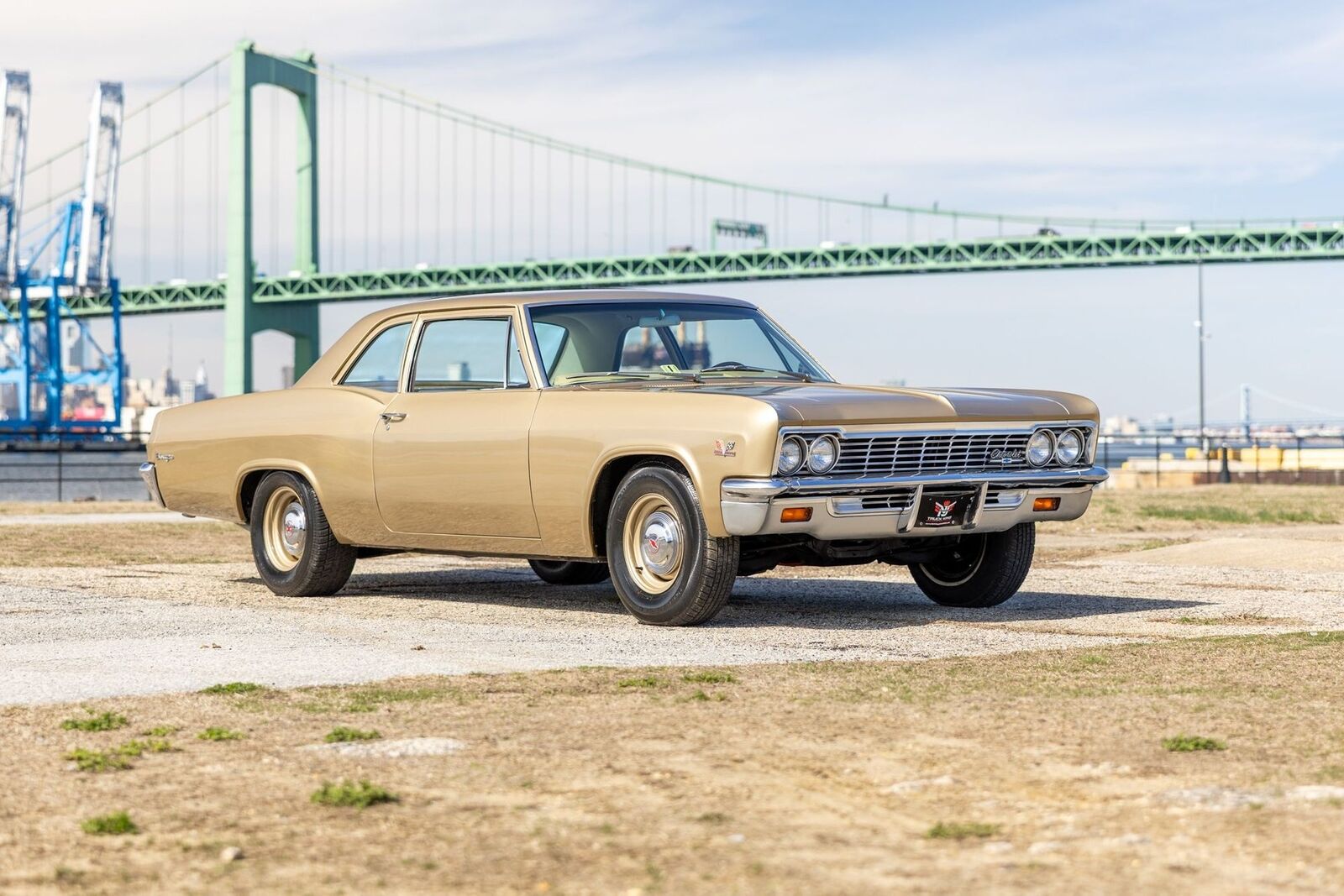 Chevrolet-Biscayne-1966-Coupe-5