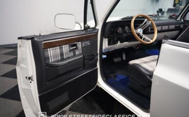 Chevrolet-Blazer-1976-White-Black-42