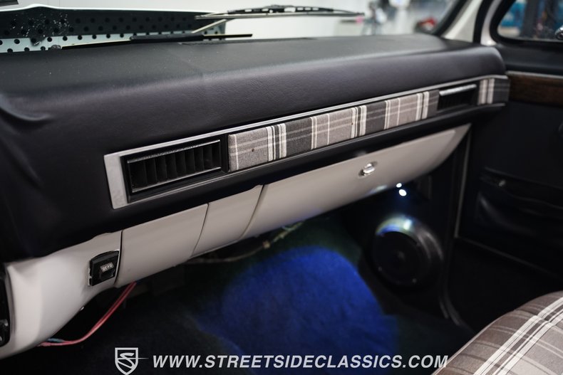 Chevrolet-Blazer-1976-White-Black-48