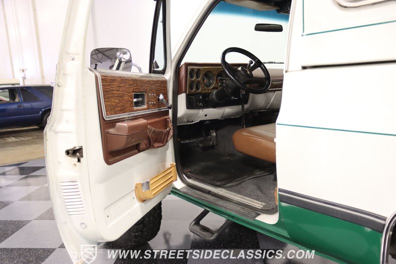 Chevrolet-Blazer-1976-White-Tan-23