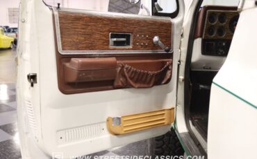 Chevrolet-Blazer-1976-White-Tan-24
