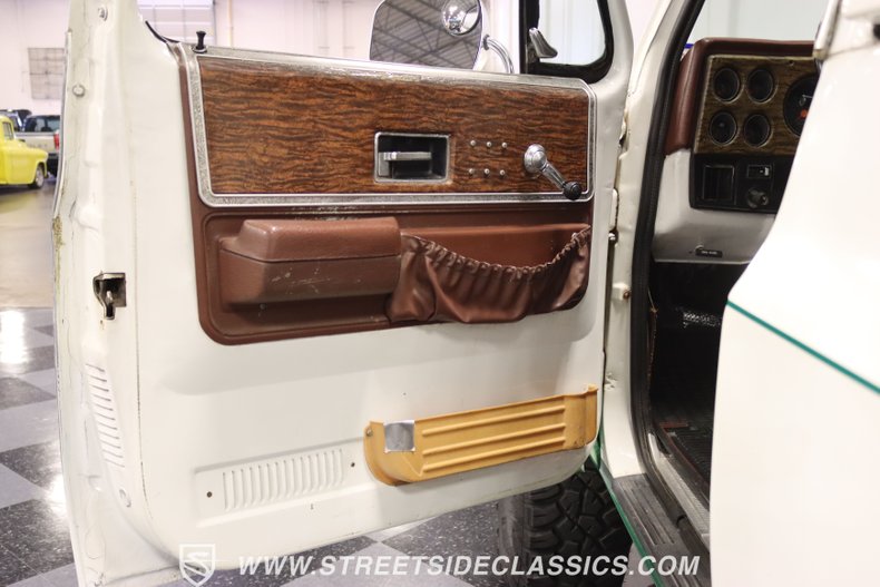 Chevrolet-Blazer-1976-White-Tan-24