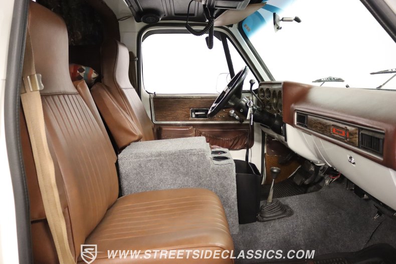 Chevrolet-Blazer-1976-White-Tan-38