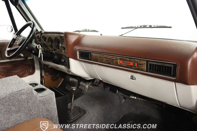 Chevrolet-Blazer-1976-White-Tan-42