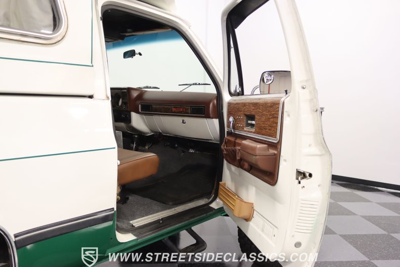 Chevrolet-Blazer-1976-White-Tan-44