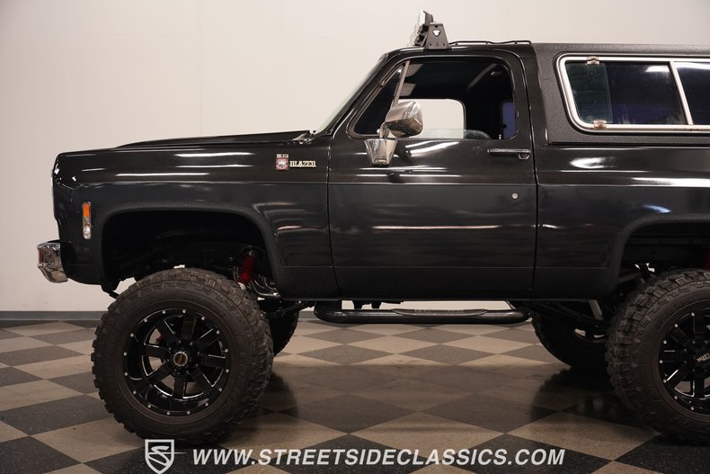 Chevrolet-Blazer-1977-Gray-Black-39