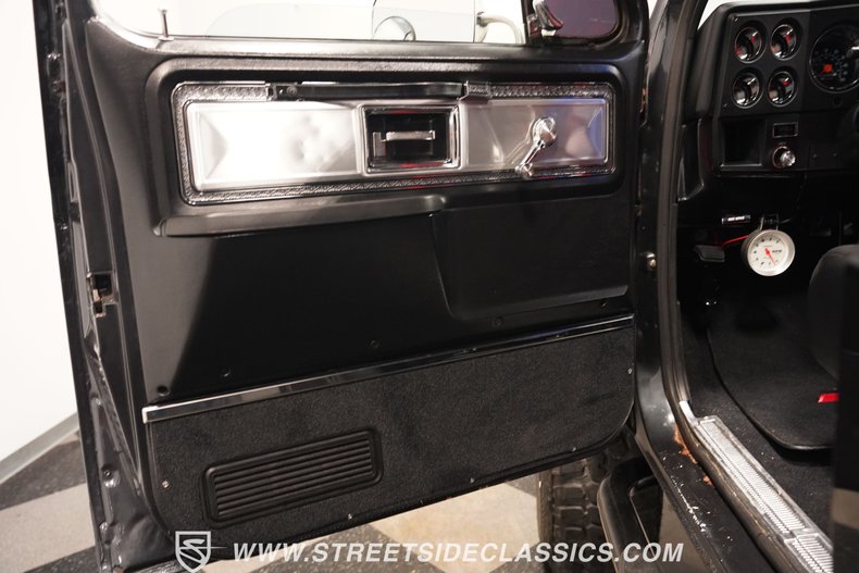 Chevrolet-Blazer-1977-Gray-Black-48
