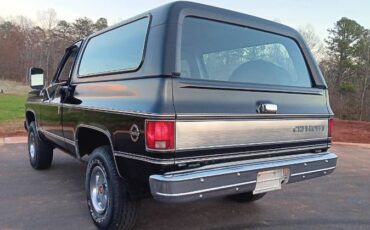 Chevrolet-Blazer-1979-Midnight-Black-Carmine-Red-Deluxe-2