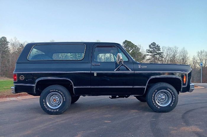 Chevrolet-Blazer-1979-Midnight-Black-Carmine-Red-Deluxe-23
