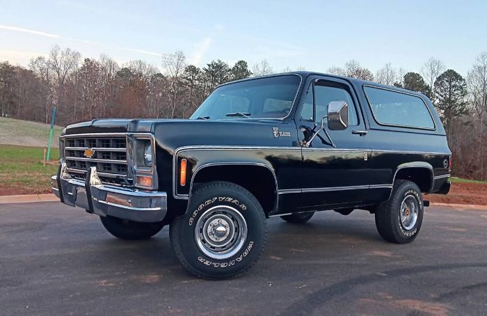 Chevrolet-Blazer-1979-Midnight-Black-Carmine-Red-Deluxe-4
