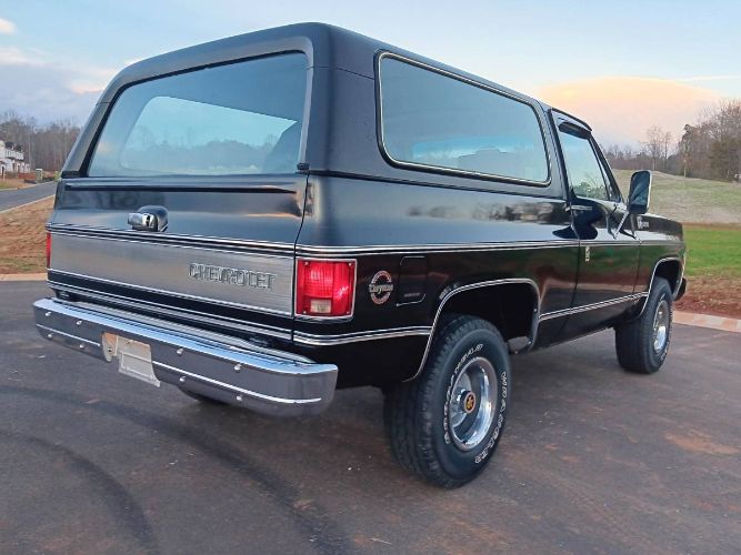 Chevrolet-Blazer-1979-Midnight-Black-Carmine-Red-Deluxe-7