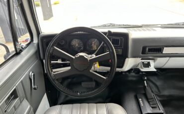 Chevrolet-Blazer-1985-SUV-22