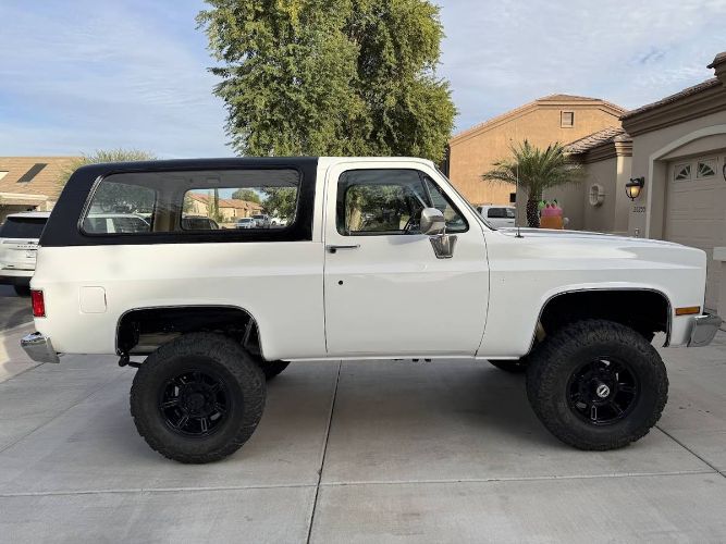 Chevrolet-Blazer-1988-White-16