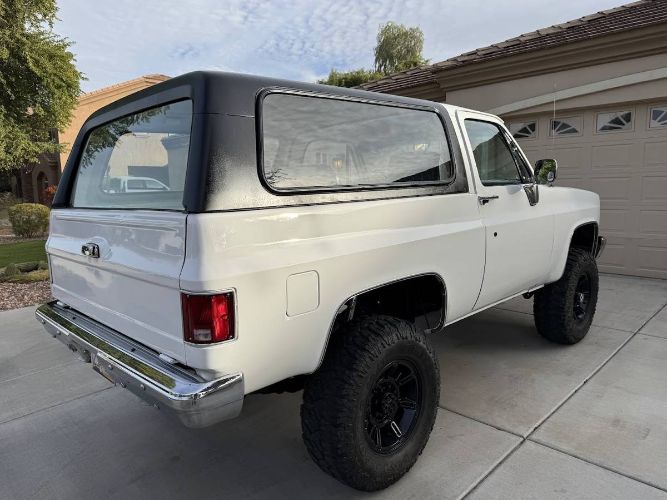 Chevrolet-Blazer-1988-White-17