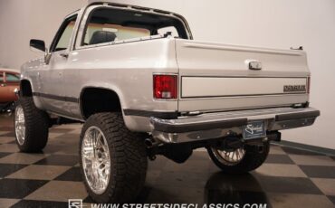 Chevrolet-Blazer-1989-SUV-12