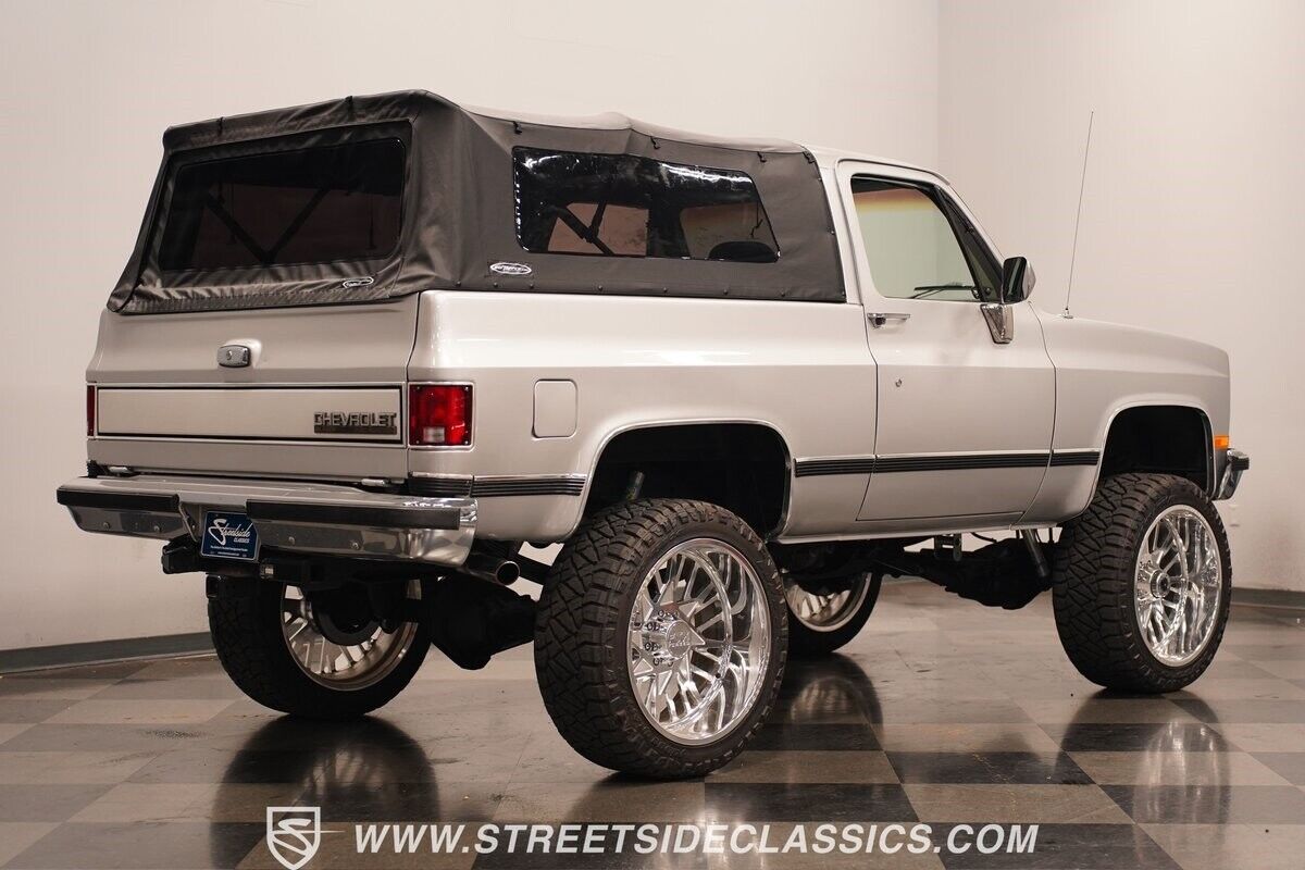 Chevrolet-Blazer-1989-SUV-15