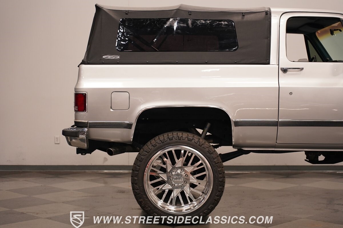 Chevrolet-Blazer-1989-SUV-32